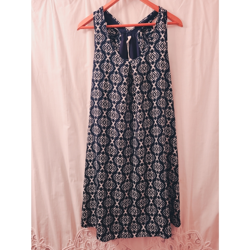 Sleeveless maternity dress